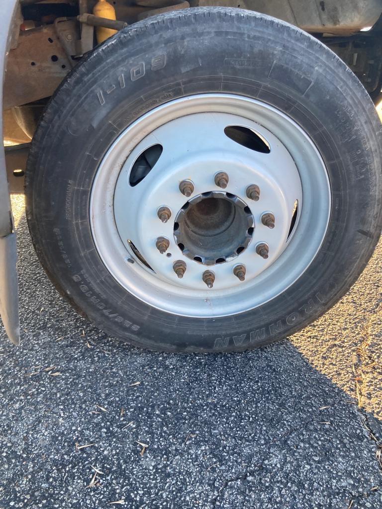 2005 Ford F-450 photo 11