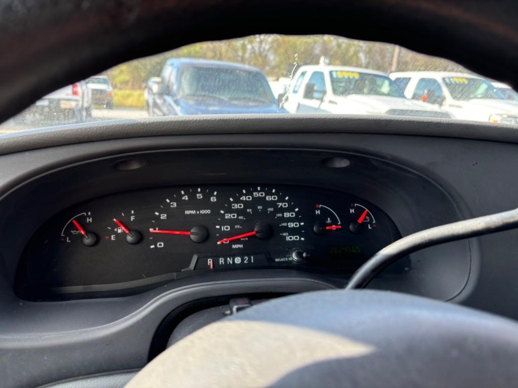 2004 Ford E-350 photo 13