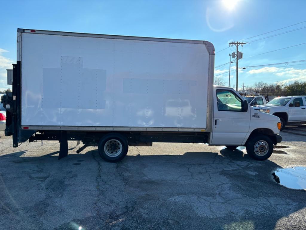 2004 Ford E-350 photo 6