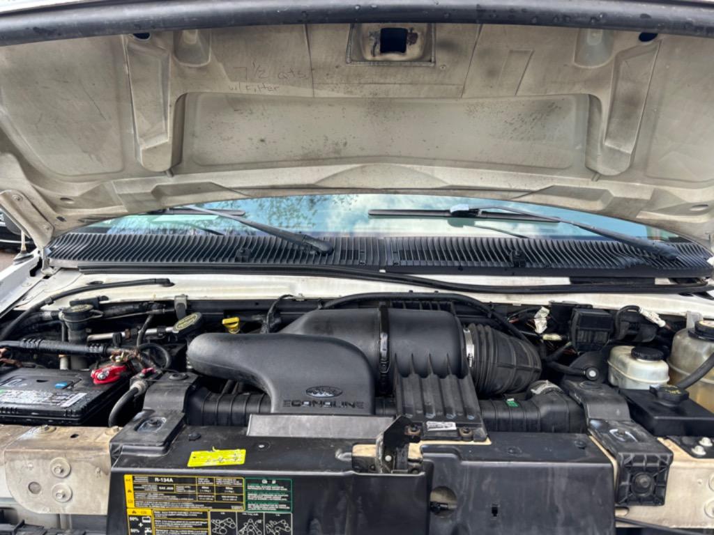 2004 Ford E-350 photo 9