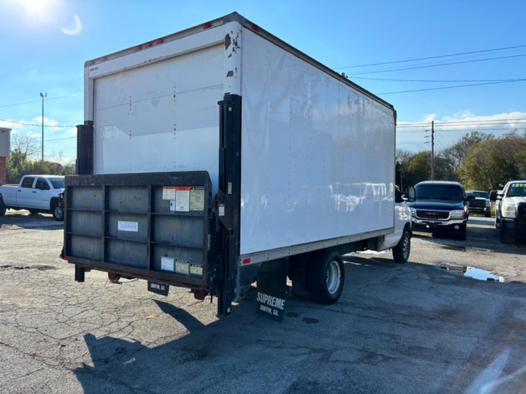 2004 Ford E-350 photo 5