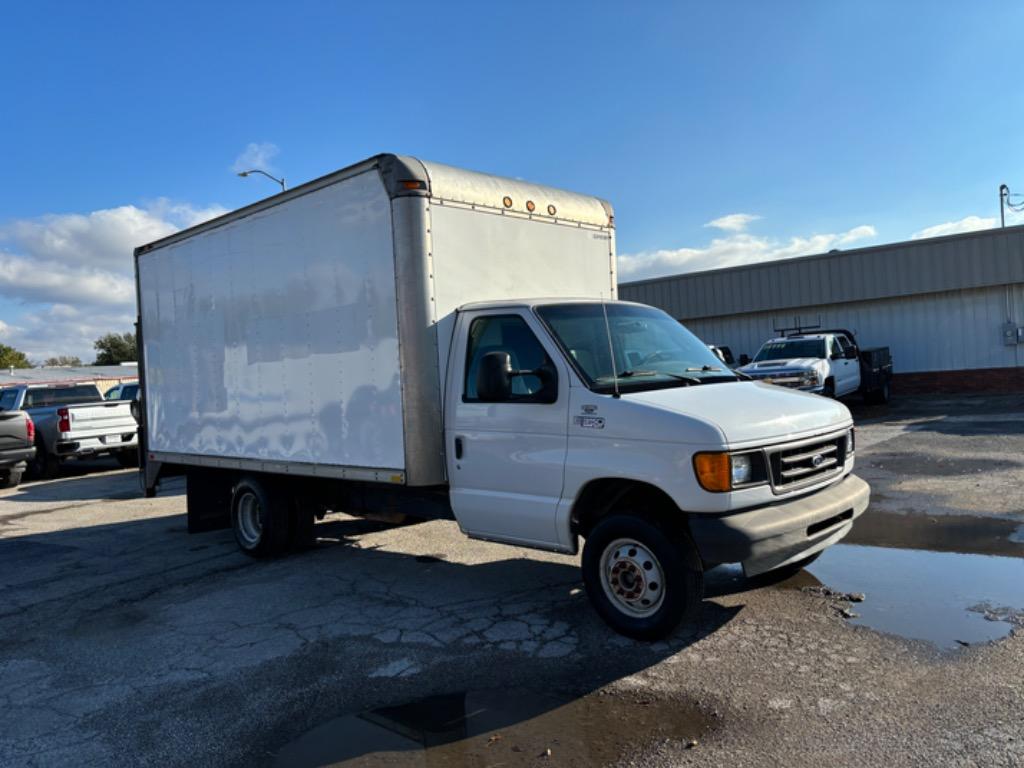 2004 Ford E-350 photo 7