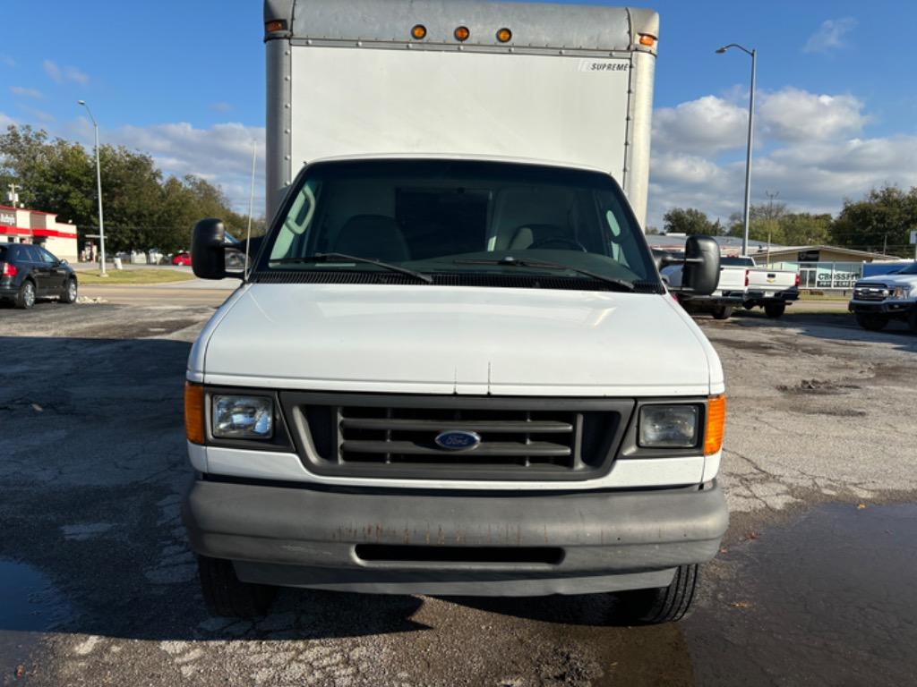 2004 Ford E-350 photo 8