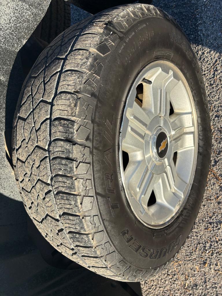 2011 Chevrolet Tahoe LT photo 24