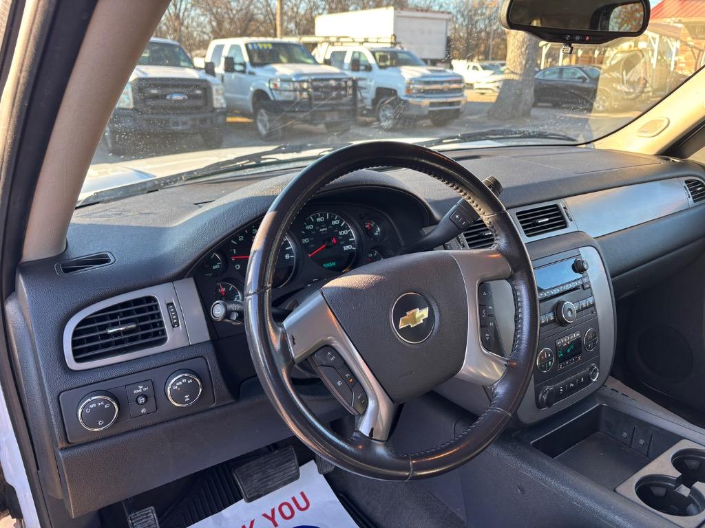 2011 Chevrolet Tahoe LT photo 2
