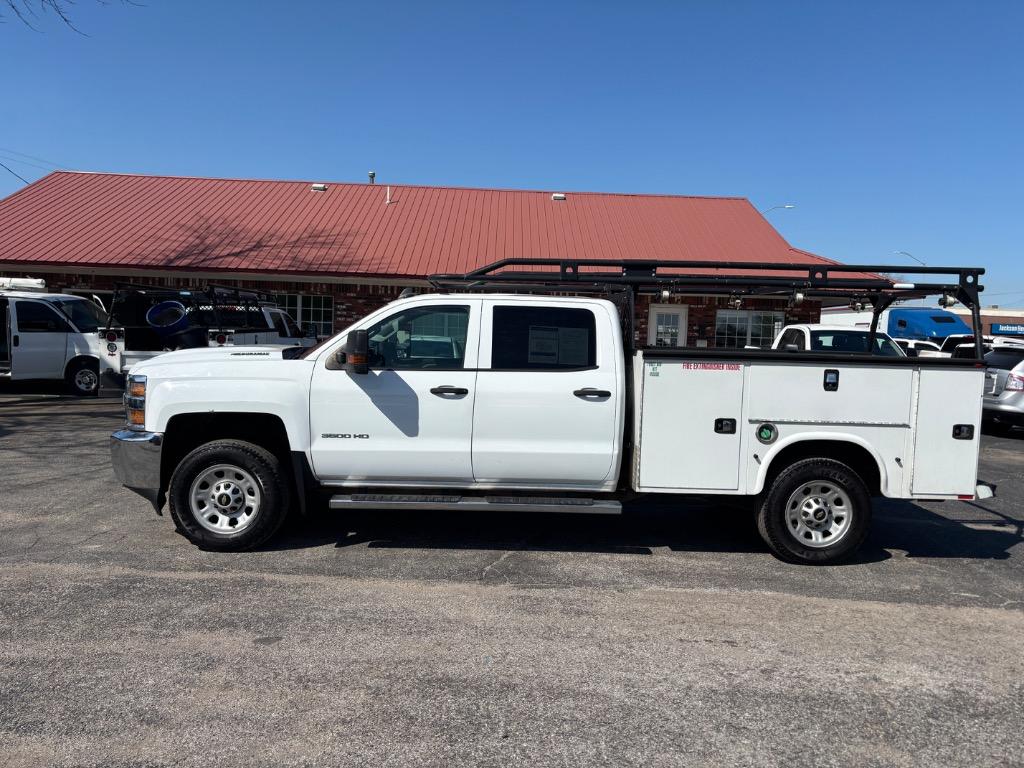 2017 Chevrolet Silverado 3500HD photo 2