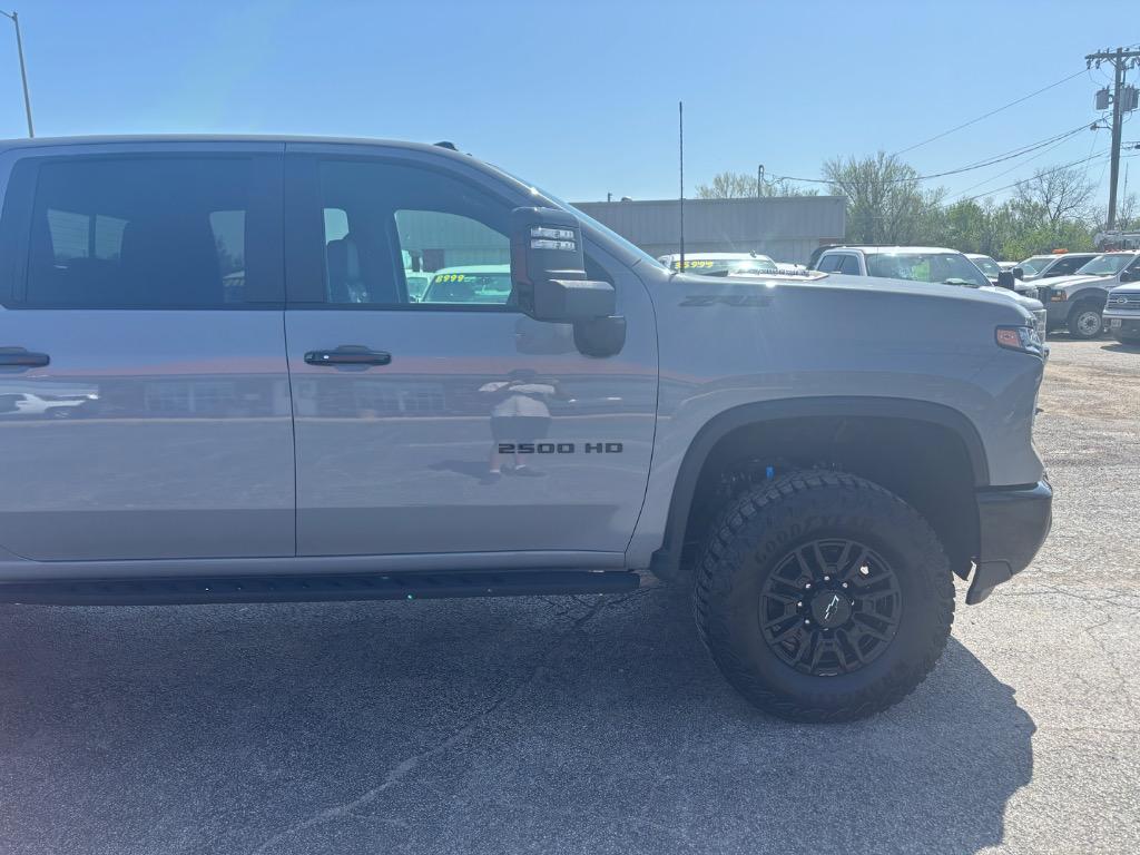 2024 Chevrolet Silverado 2500HD ZR2 photo 11