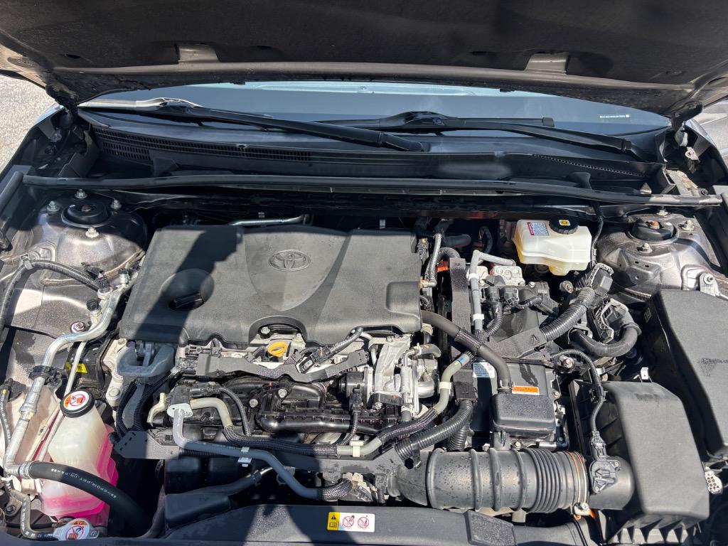 2020 Toyota Camry Hybrid LE photo 10