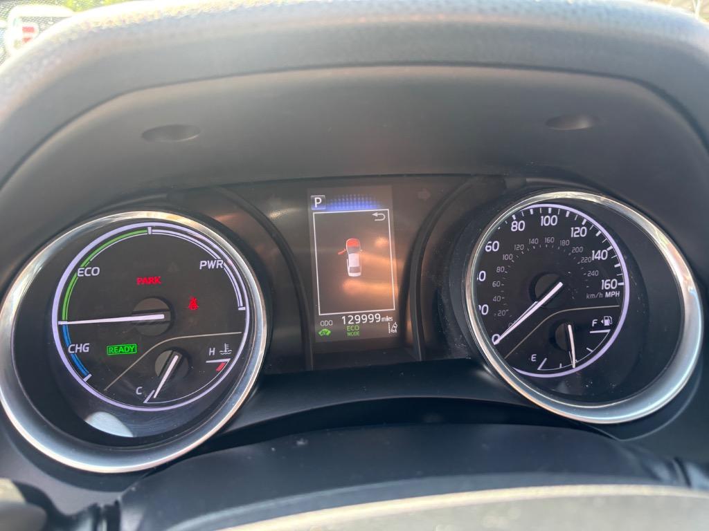 2020 Toyota Camry Hybrid LE photo 13