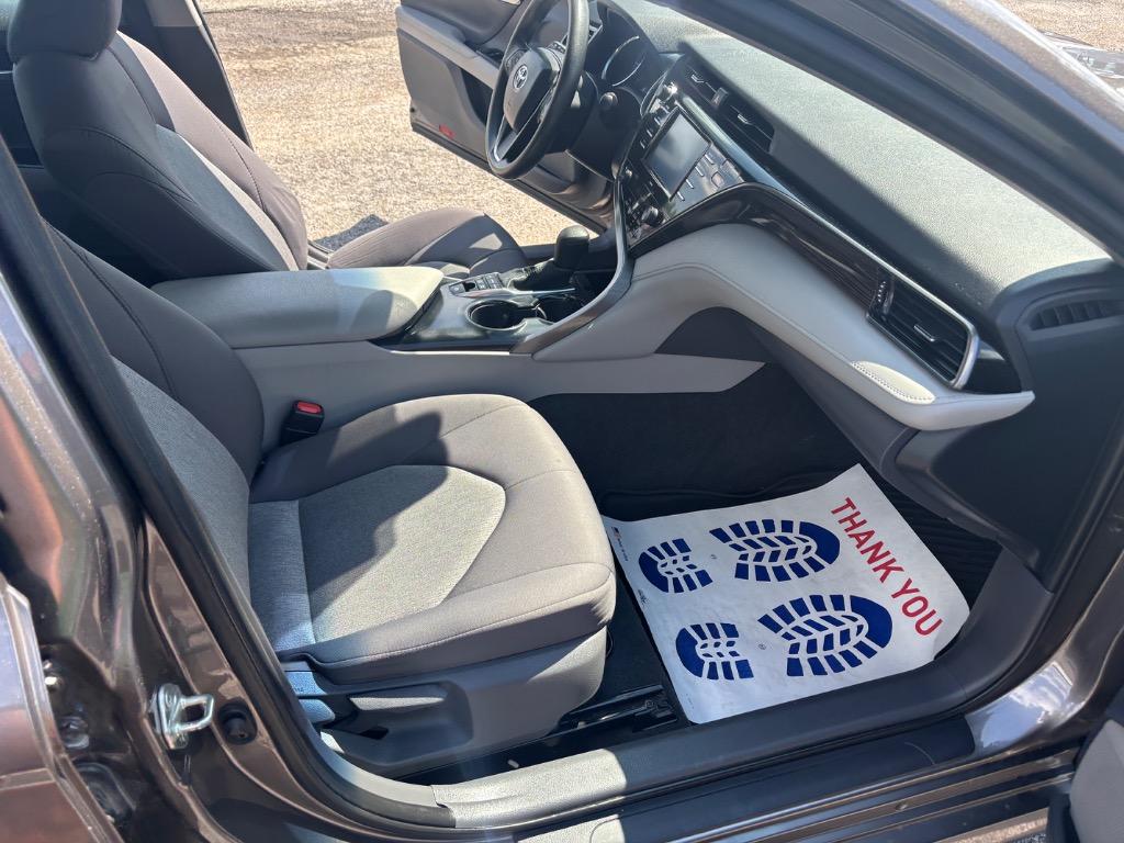 2020 Toyota Camry Hybrid LE photo 20