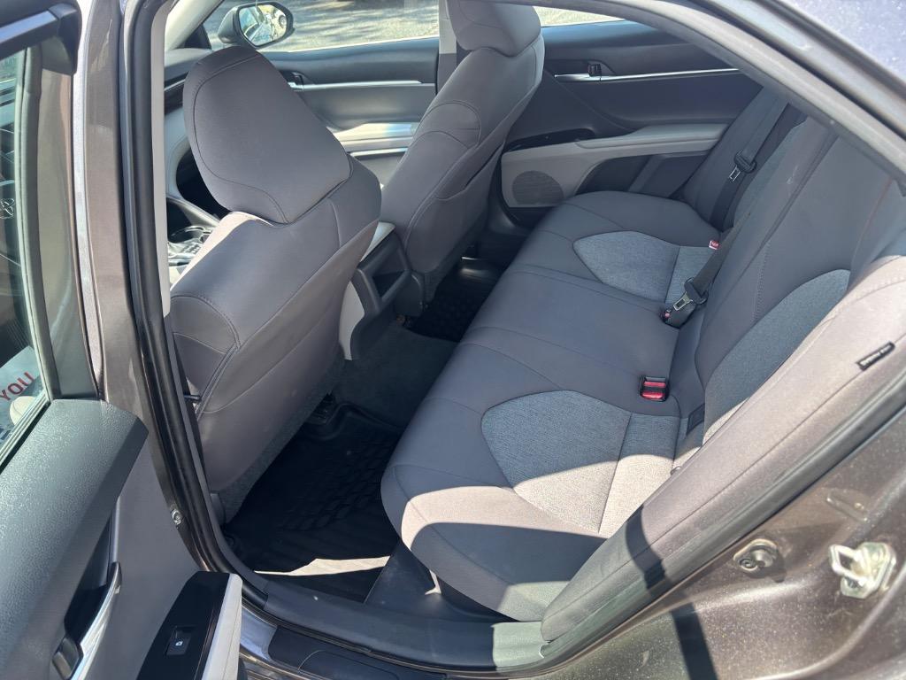 2020 Toyota Camry Hybrid LE photo 16