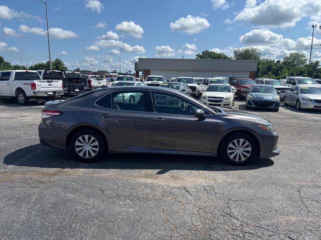 2020 Toyota Camry Hybrid LE photo 7