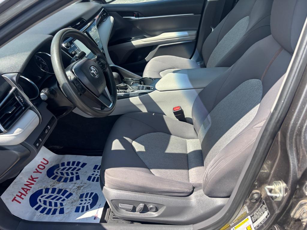 2020 Toyota Camry Hybrid LE photo 12