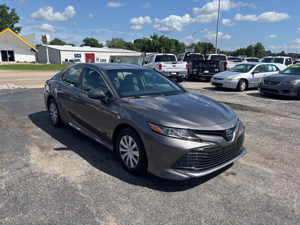 2020 Toyota Camry Hybrid LE photo 8