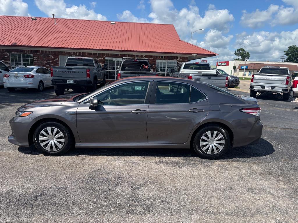 2020 Toyota Camry Hybrid LE photo 3