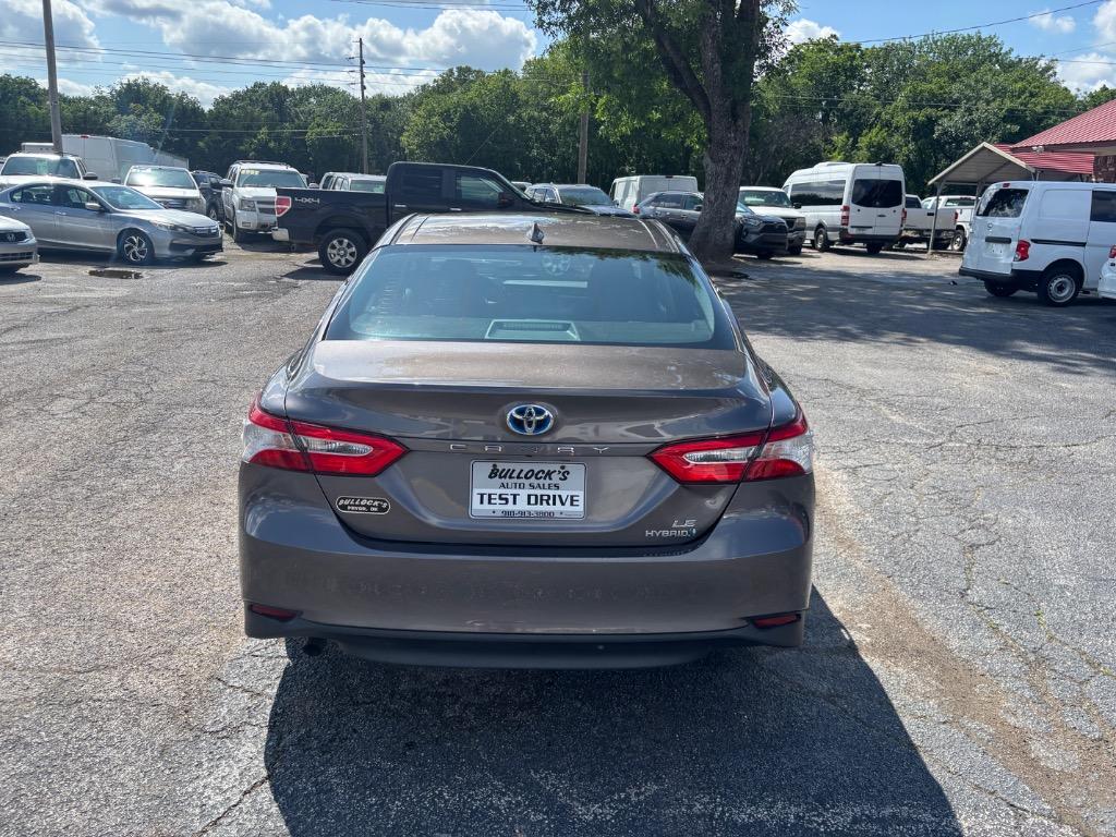 2020 Toyota Camry Hybrid LE photo 5