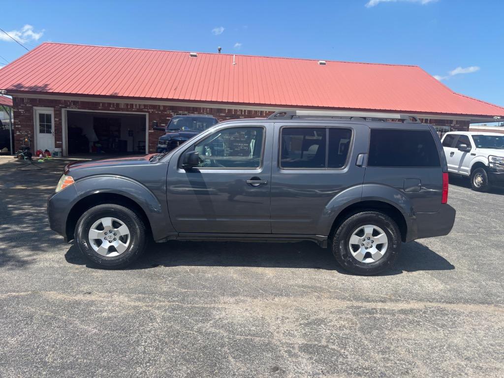 2012 Nissan Pathfinder S photo 2