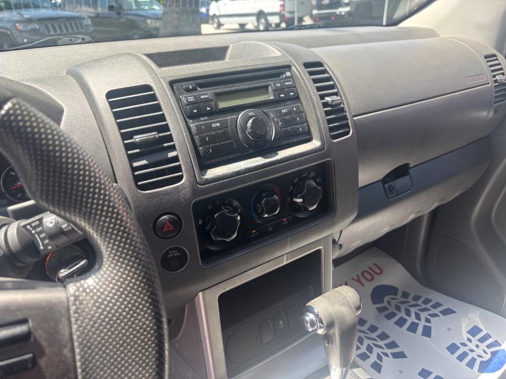 2012 Nissan Pathfinder S photo 14
