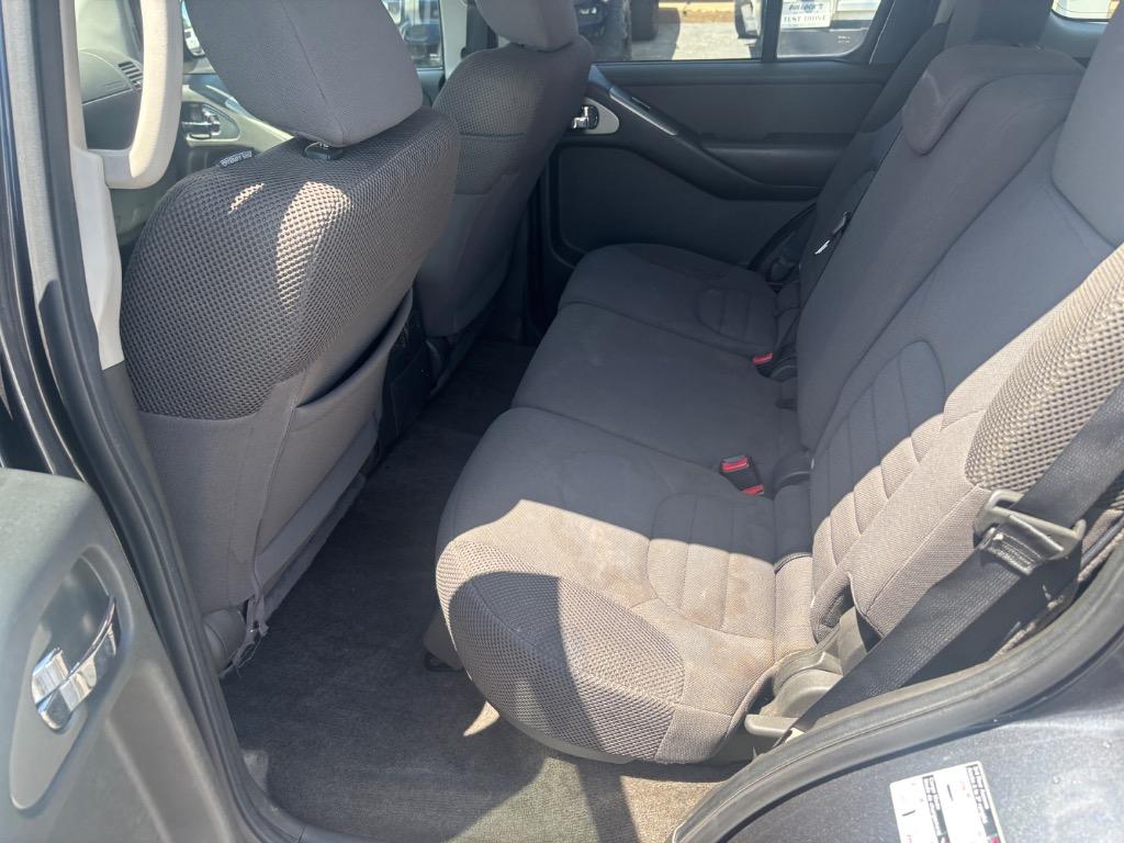 2012 Nissan Pathfinder S photo 16