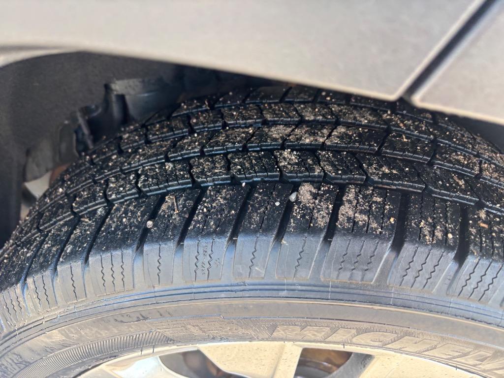 2019 Toyota RAV4 XLE Premium photo 22