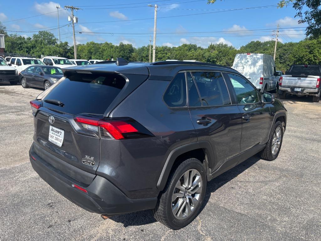 2019 Toyota RAV4 XLE Premium photo 6