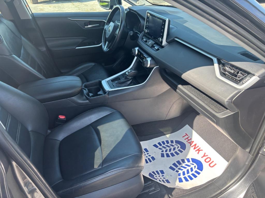 2019 Toyota RAV4 XLE Premium photo 21