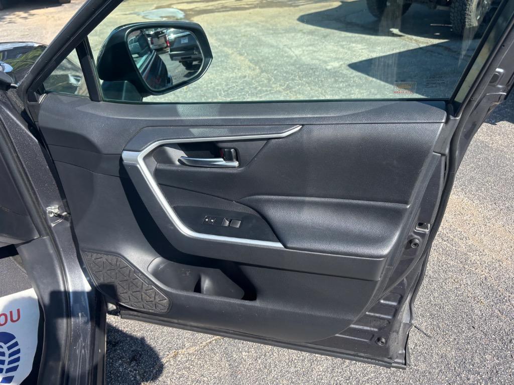 2019 Toyota RAV4 XLE Premium photo 20
