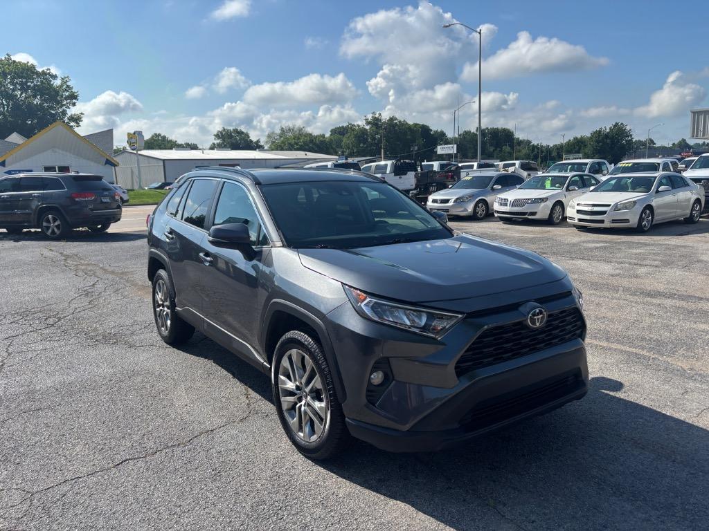 2019 Toyota RAV4 XLE Premium photo 8