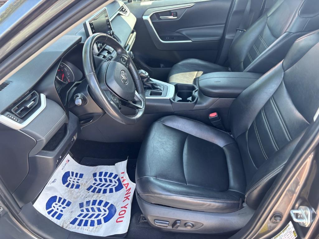 2019 Toyota RAV4 XLE Premium photo 12