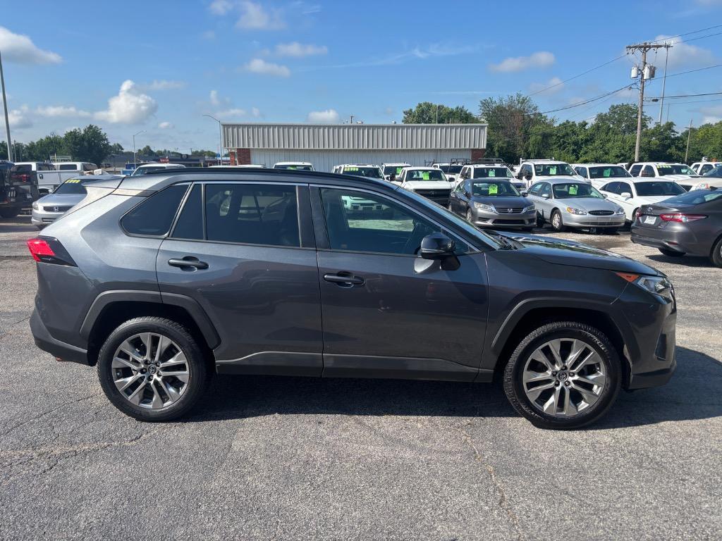 2019 Toyota RAV4 XLE Premium photo 7