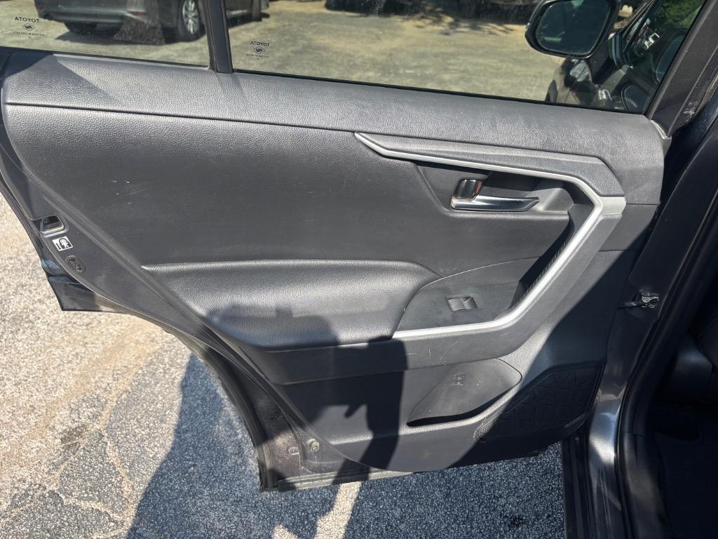 2019 Toyota RAV4 XLE Premium photo 15