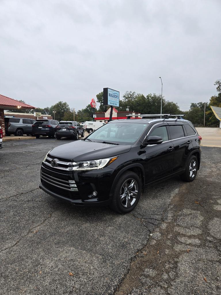2019 Toyota Highlander Limited Platinum's photo